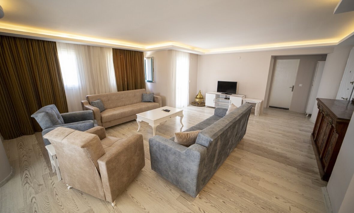 PENTHOUSE 007 BOND 2+1